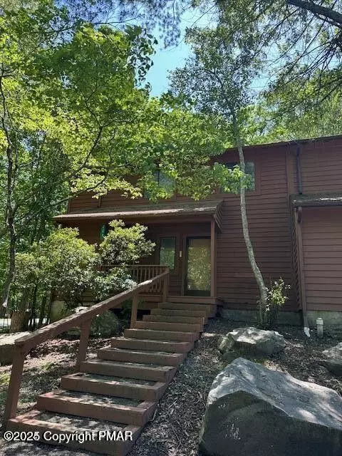 201 Falls Cir, Bushkill, PA 18324