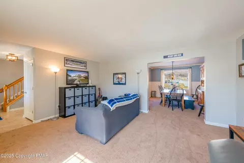 346 E Center St, Wind Gap, PA 18091 photo 12