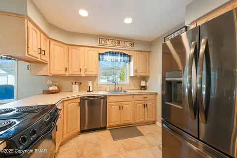 346 E Center St, Wind Gap, PA 18091 photo 18