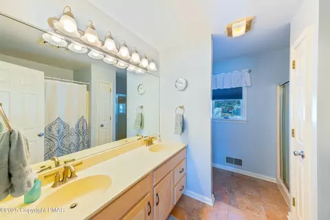 346 E Center St, Wind Gap, PA 18091 photo 30