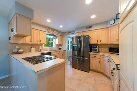 346 E Center St, Wind Gap, PA 18091 photo 16