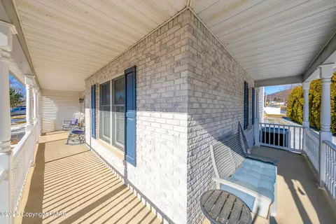 346 E Center St, Wind Gap, PA 18091 photo 7