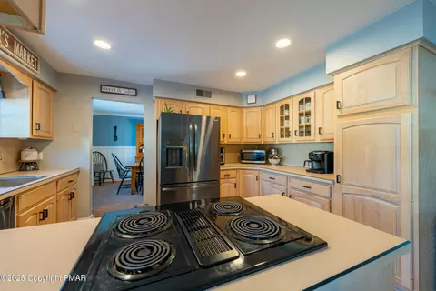 346 E Center St, Wind Gap, PA 18091 photo 17