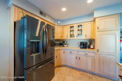 346 E Center St, Wind Gap, PA 18091 photo 19