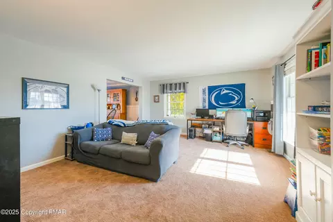 346 E Center St, Wind Gap, PA 18091 photo 10