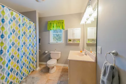 346 E Center St, Wind Gap, PA 18091 photo 38