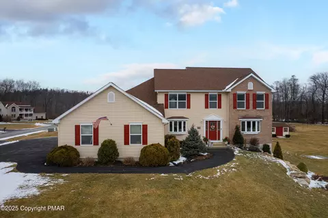 200 Bellis Ct, Stroudsburg, PA 18360