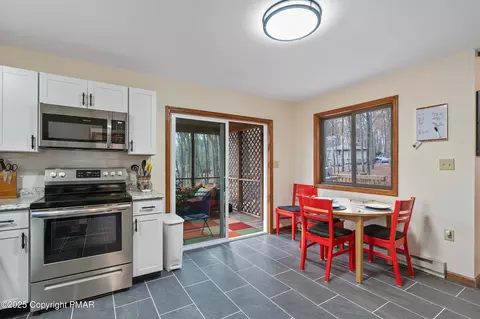 226 Robin Ct, Bushkill, PA 18324 photo 7
