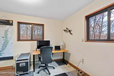 226 Robin Ct, Bushkill, PA 18324 photo 9