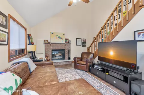 226 Robin Ct, Bushkill, PA 18324 photo 12