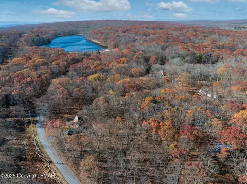 226 Robin Ct, Bushkill, PA 18324 photo 45