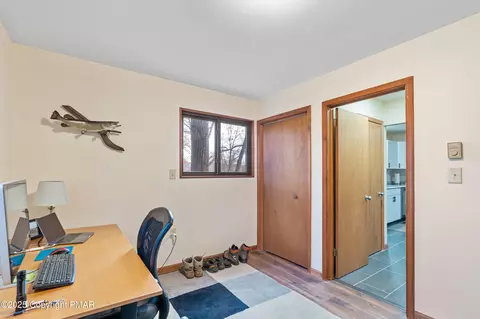 226 Robin Ct, Bushkill, PA 18324 photo 10