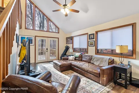 226 Robin Ct, Bushkill, PA 18324 photo 15