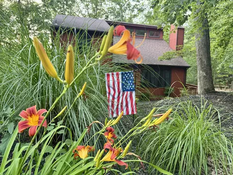 345 Canterbury Rd, Bushkill, PA 18324