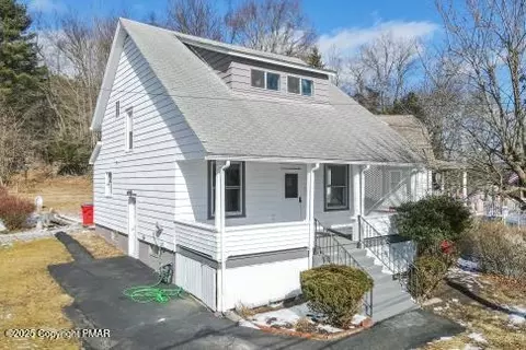 5 Phoenix Ave, Carbondale, PA 18407