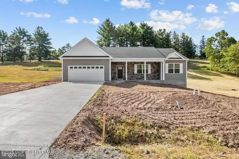 8 Country Club Rd, Ashland, PA 17921