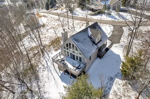 2250 Camelback Dr, Tannersville, PA 18372
