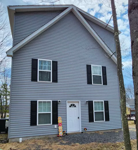 7810 Lake Shore Dr, Pocono Lake, PA 18347
