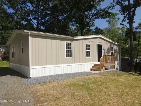 10 Center St, Jefferson Township, PA 18436