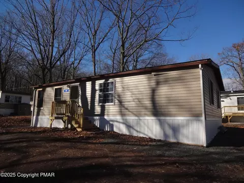 16 Circle Dr, Jefferson Township, PA 18436