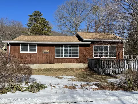 9002 Robinhood Dr, Kunkletown, PA 18058