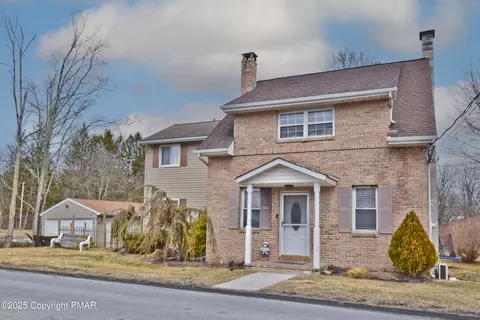 226 Fenner Ave, Sciota, PA 18354