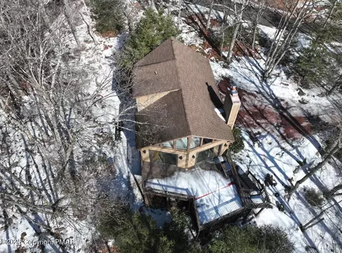 109 Greenwood Rd, Lake Harmony, PA 18624