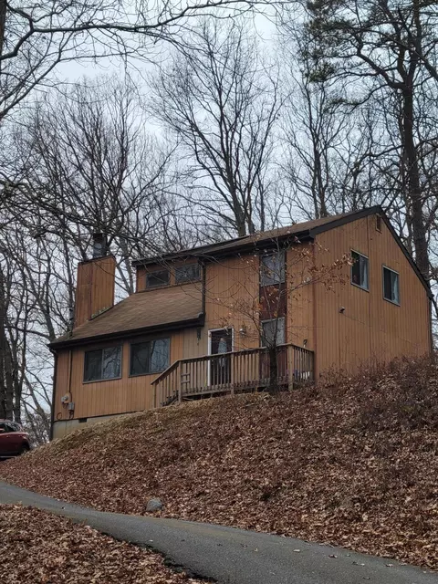 266 Stafford Dr, Bushkill, PA 18324
