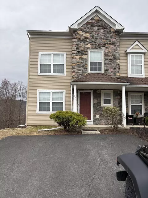 62 Lower Ridgeview Cir, East Stroudsburg, PA 18302