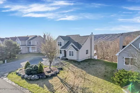 541 Upper Deer Valley Rd, Tannersville, PA 18372