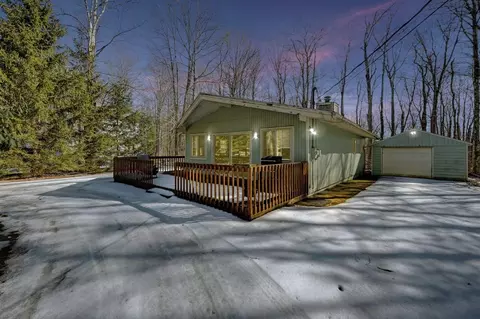 1516 Beech Spring Dr, Pocono Pines, PA 18350