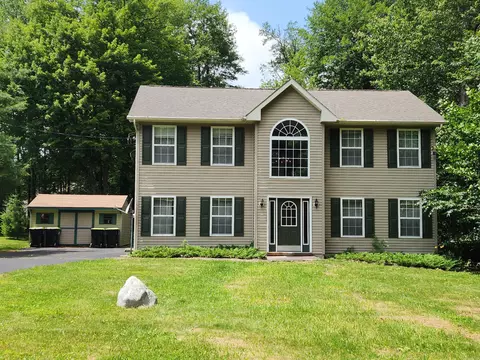 107 Birchwood Rd, Blakeslee, PA 18610
