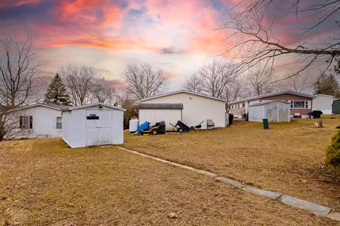 5 Spruce Ct, Bath, PA 18014 photo 3