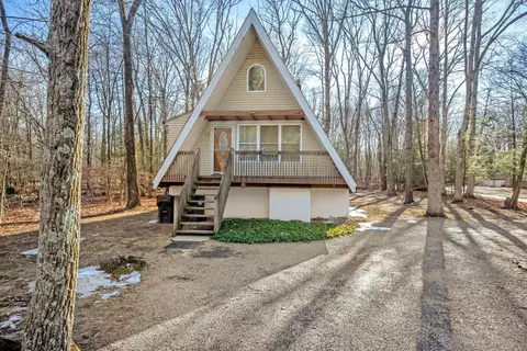 2149 White Oak Dr, East Stroudsburg, PA 18301