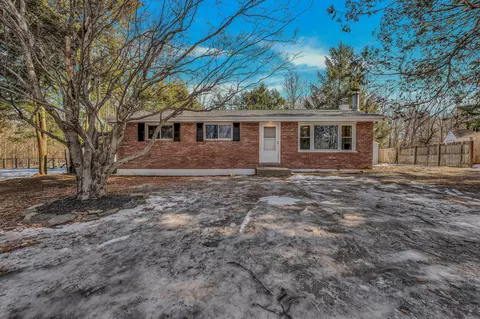 1011 Tobyhanna Rd, Gouldsboro, PA 18424