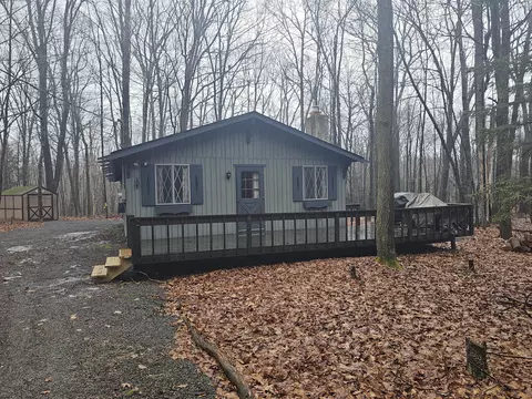 429 Berry Ln, Pocono Lake, PA 18347