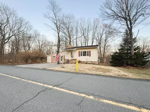 1262 Lexington Ave, Pocono Summit, PA 18346