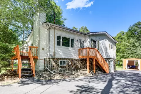 316 Sidney Ave, Pocono Summit, PA 18346