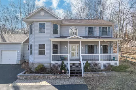 173 Murphy Cir, Bushkill, PA 18324