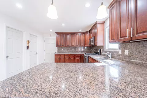 Kitchen - 173 Murphy Cir, Bushkill, PA 18324 photo 5 of 6
