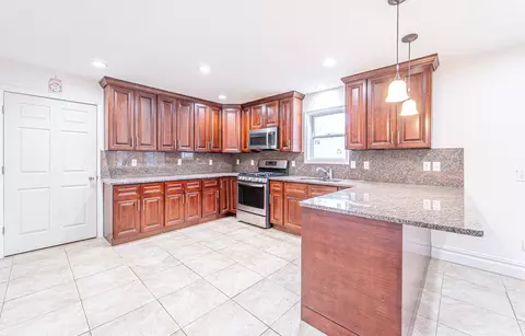 Kitchen - 173 Murphy Cir, Bushkill, PA 18324 photo 3 of 6