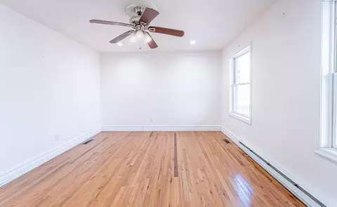 Living - 173 Murphy Cir, Bushkill, PA 18324 photo 4 of 4