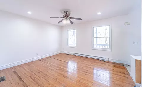 Living - 173 Murphy Cir, Bushkill, PA 18324 photo 3 of 4