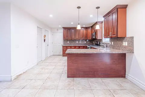 Kitchen - 173 Murphy Cir, Bushkill, PA 18324 photo 6 of 6