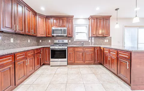 Kitchen - 173 Murphy Cir, Bushkill, PA 18324 photo 1 of 6