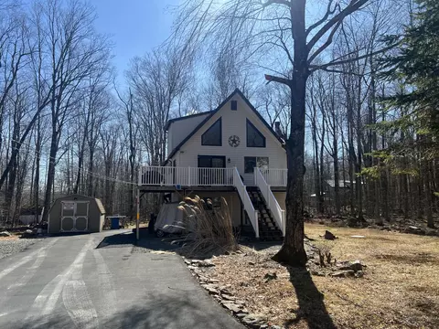 3127 Tuskegee Dr, Pocono Lake, PA 18347