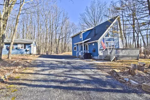 2181 Village Rd, Effort, PA 18330