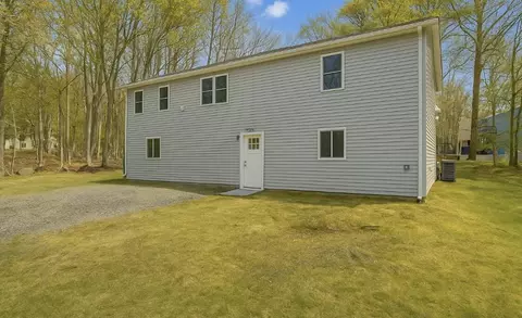 8263 Natures Dr, Tobyhanna, PA 18466