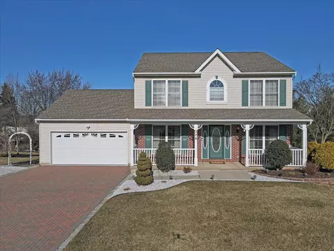 375 Ramblewood Dr, Easton, PA 18040