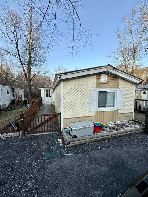 124 Poe Voll Ct, Stroudsburg, PA 18360
